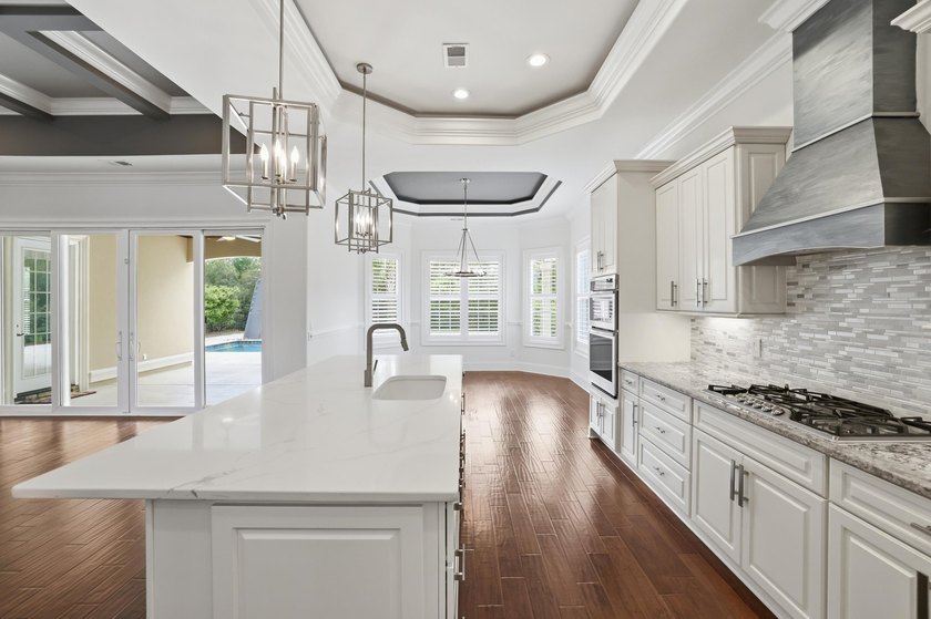 Beautiful 4 bedroom, 3 bath Mediterranean-style home located in - photo 10