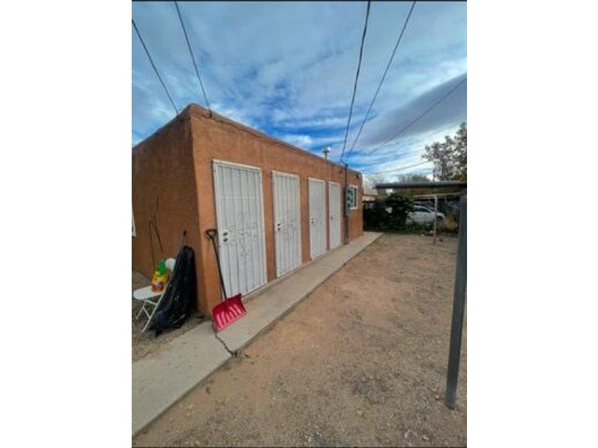 Building, Roof and Property are all in good condition.*** PLEASE - photo 8