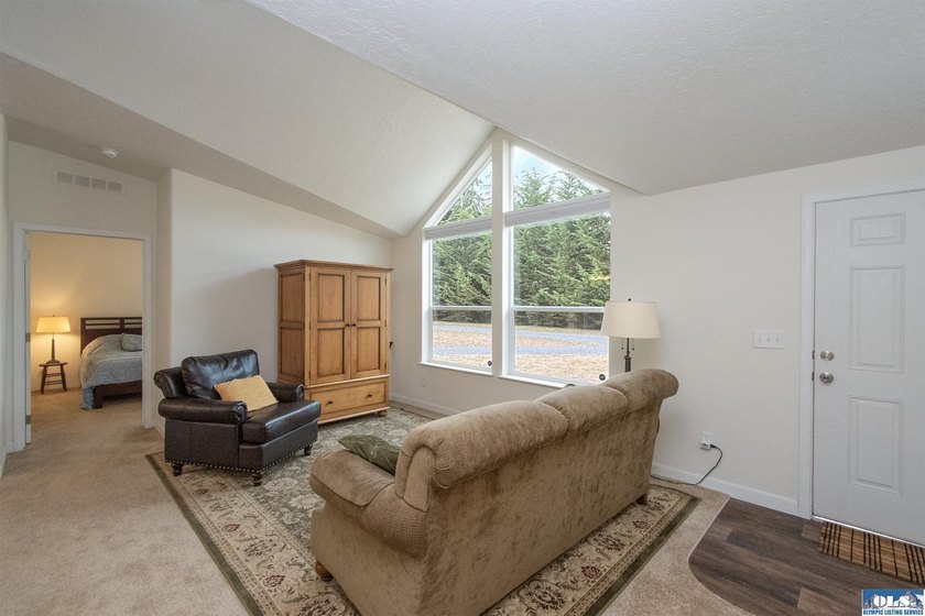 Welcome home! 4 BR, 2 BA home PLUS 2 car detached garage w/ - photo 21