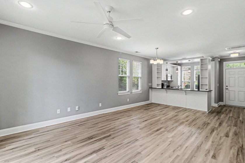 PRICE REDUCTION! MOTIVATED SELLER! Charming 3-bedroom, 2-bath - photo 8