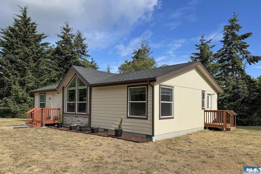 Welcome home! 4 BR, 2 BA home PLUS 2 car detached garage w/ - photo 32