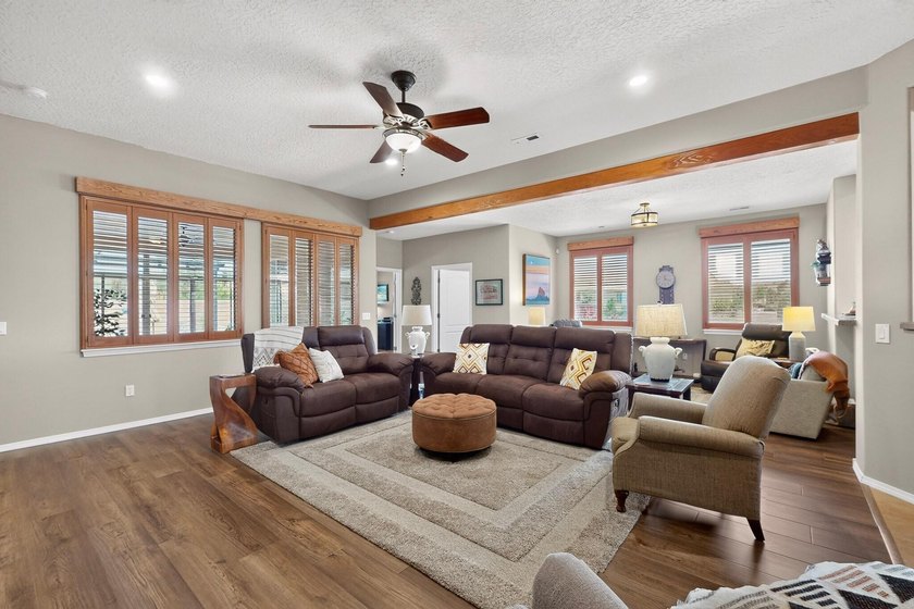 Welcome to this beautifully maintained home, ideally situated on - photo 4
