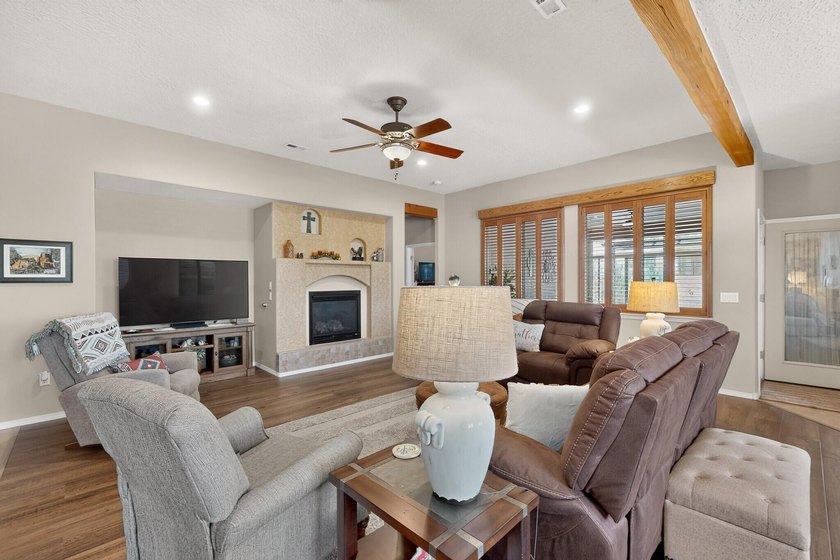 Welcome to this beautifully maintained home, ideally situated on - photo 6