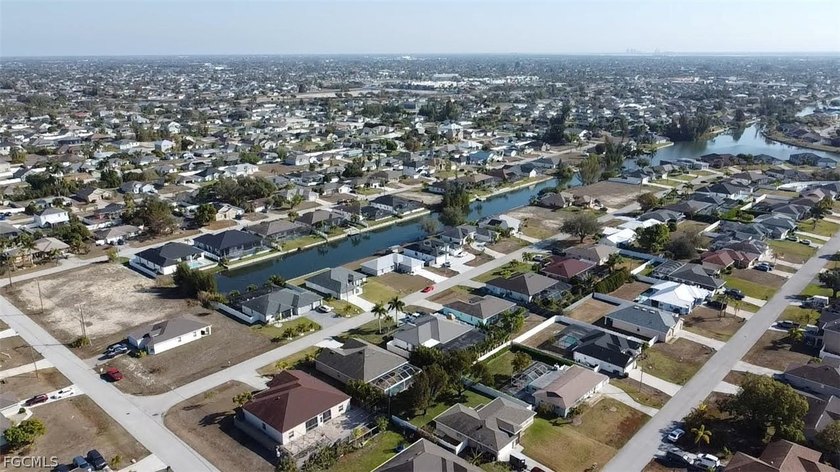 WOW! Stunning long view down the Sovereign Canal can be yours to - photo 4