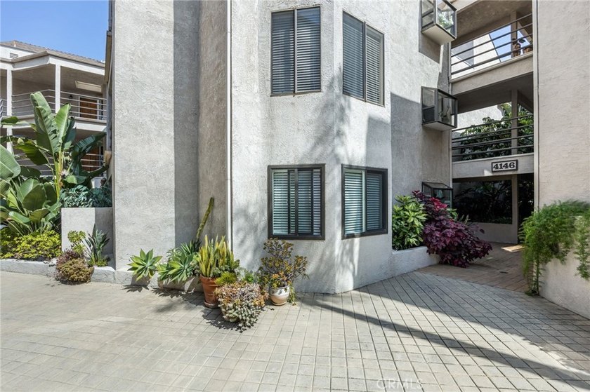 Rare first-floor end-unit condo with no common walls, located in - photo 2