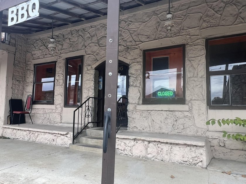Hardy commercial building on Main St. with unlimited potential - photo 3