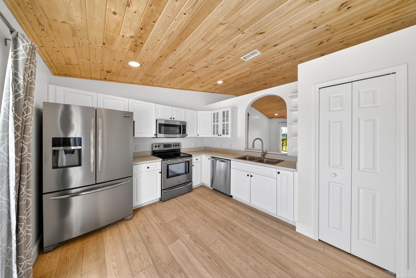 BACK ON MARKET DUE TO PREVIOUS BUYER UNABLE TO OBTAIN FINANCING - photo 14