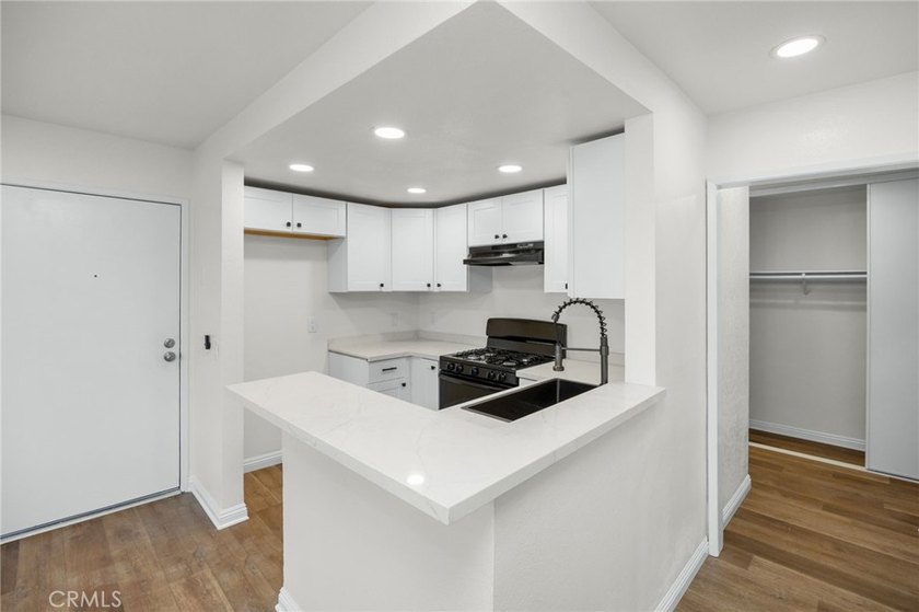 Welcome to 600 W 3rd Street, Unit B205, a fully remodeled - photo 4