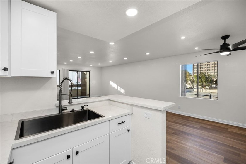 Welcome to 600 W 3rd Street, Unit B205, a fully remodeled - photo 10