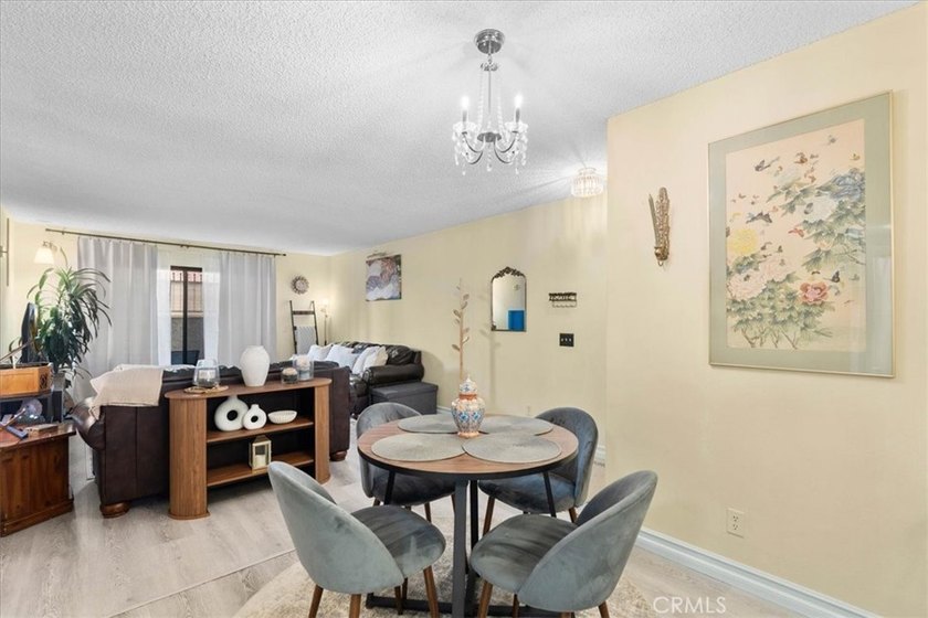 Beautiful move-in ready 2-bedroom, 2-bathroom first-floor condo - photo 10