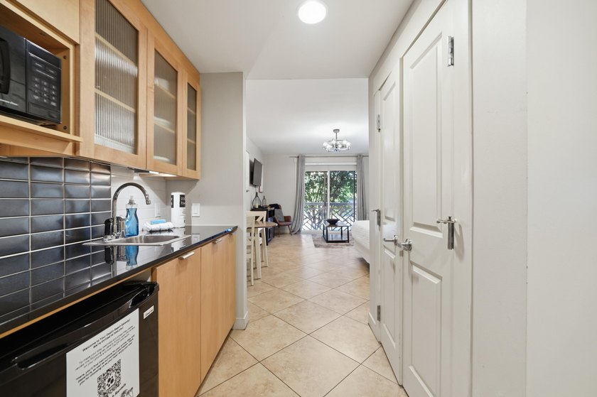 Welcome to ''High Tide,'' a beautifully furnished second-floor - photo 3