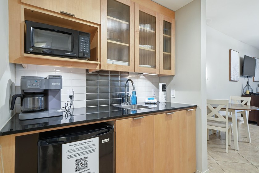 Welcome to ''High Tide,'' a beautifully furnished second-floor - photo 5