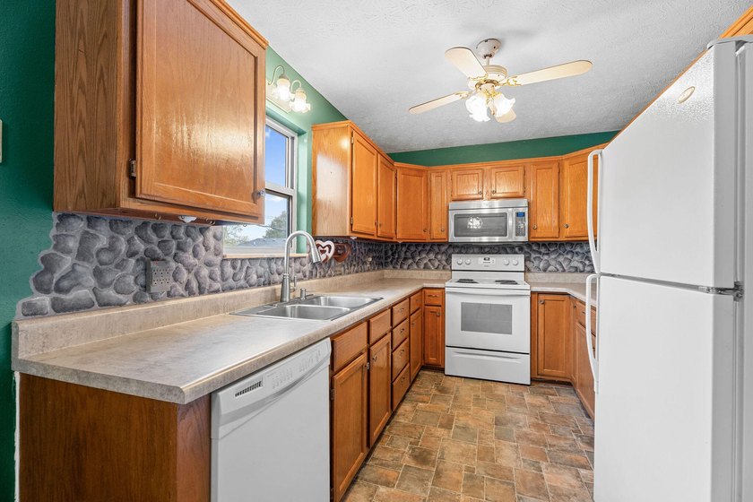 Freshly Updated!! Experience energy-efficient living in this - photo 10