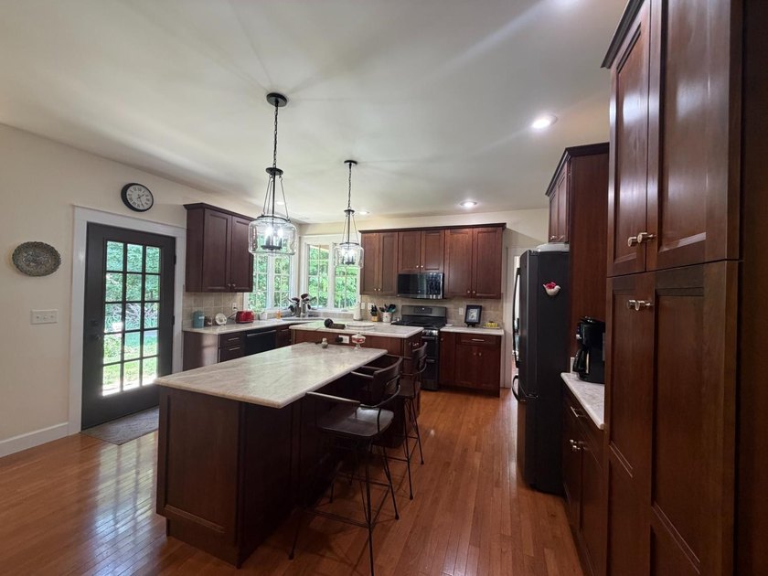 Experience exceptional craftsmanship &amp; modern elegance in this - photo 8