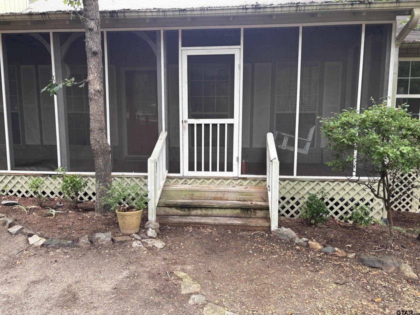Come experience this beautiful and cozy two-bedroom, two-bath - photo 2