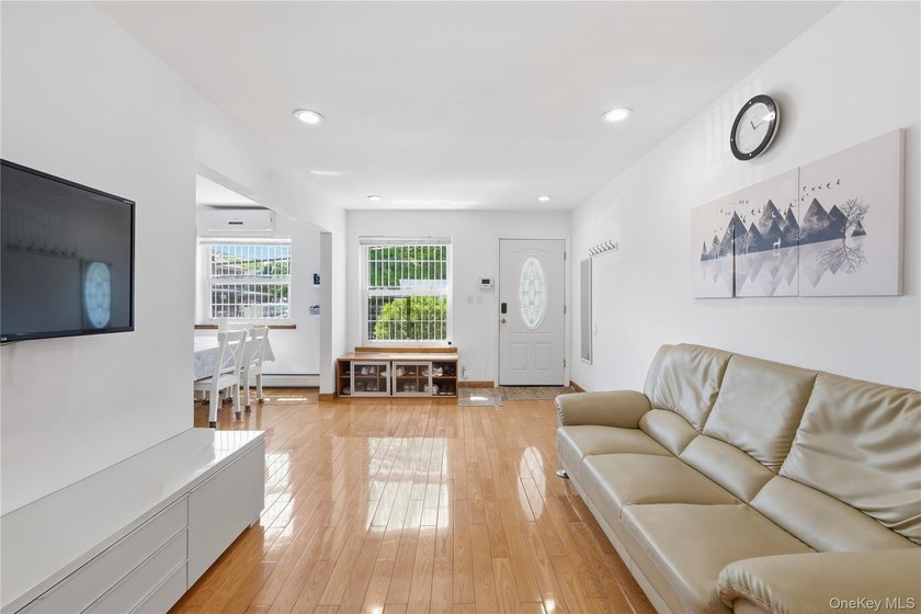 Well-maintained brick home in the desirable Bayside neighborhood - photo 3