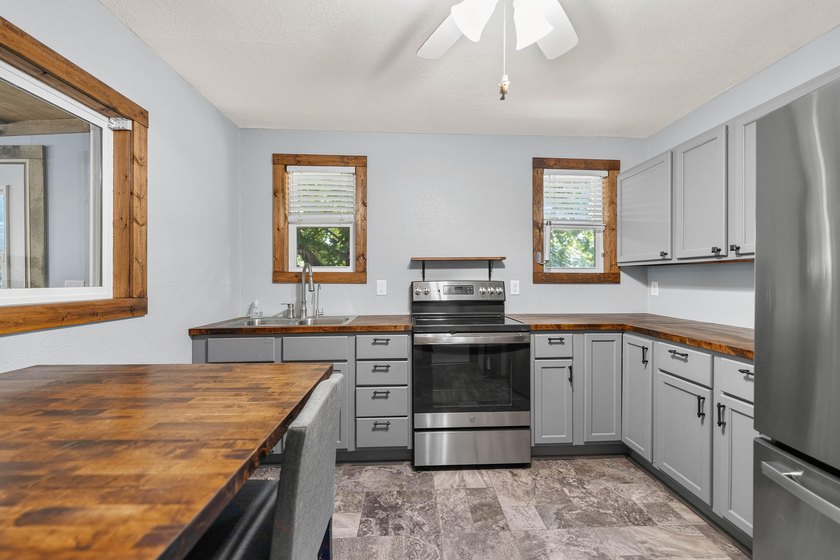 Welcome to this cozy 1-bedroom, 1-bath home in Kellogg, located - photo 15
