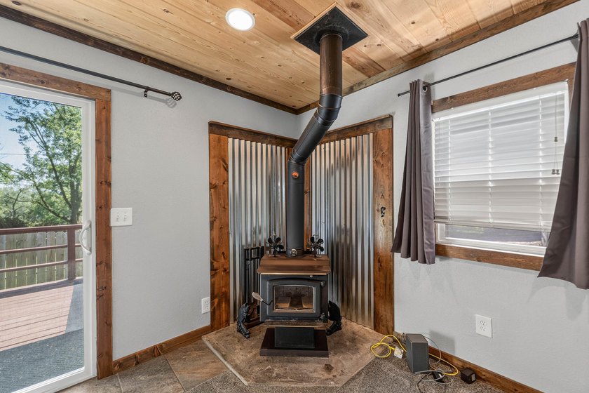 Welcome to this cozy 1-bedroom, 1-bath home in Kellogg, located - photo 27