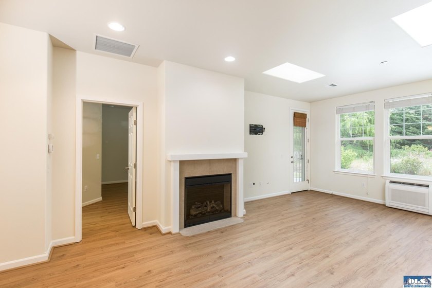 Single Story 2 bedroom, 2 bath townhome in desirable Jennie - photo 15