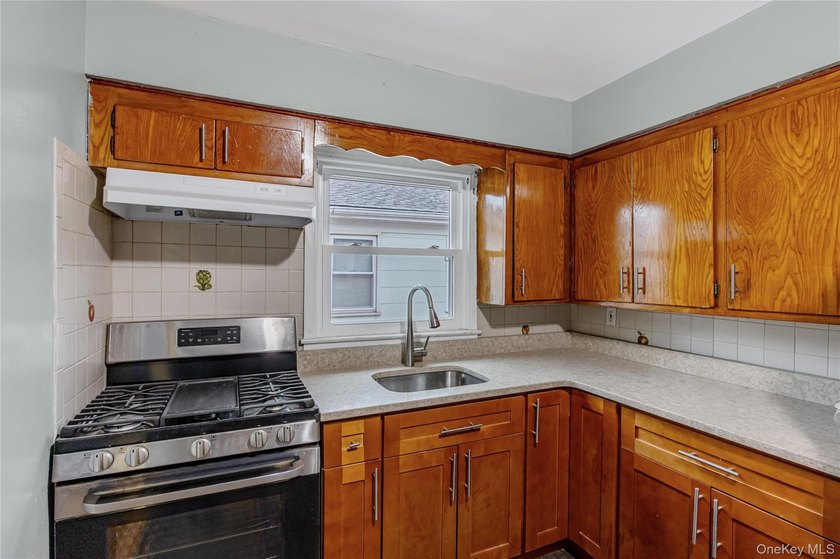 Welcome 30-19 Bessemund Ave, Bayswater....This legal 2 family - photo 20