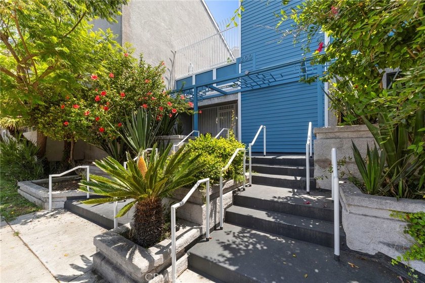 Welcome to Gaviota Heights - Your Urban Retreat in Alamitos - photo 4