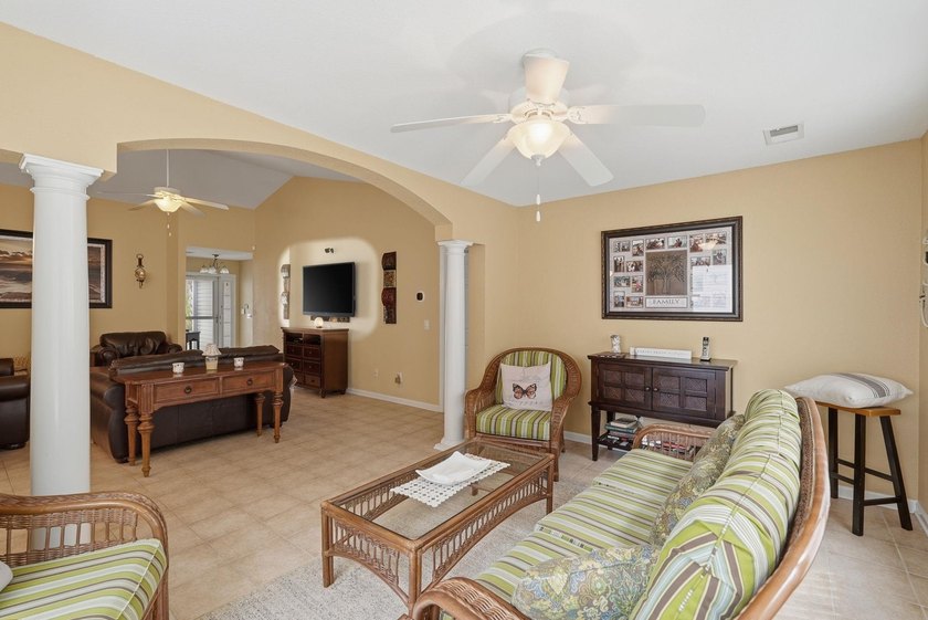Beautifully FURNISHED, well maintained 3 bed 2 bath ranch with - photo 5