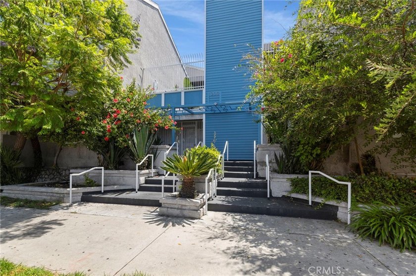 Welcome to Gaviota Heights - Your Urban Retreat in Alamitos - photo 5