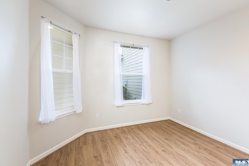 Single Story 2 bedroom, 2 bath townhome in desirable Jennie - photo 27