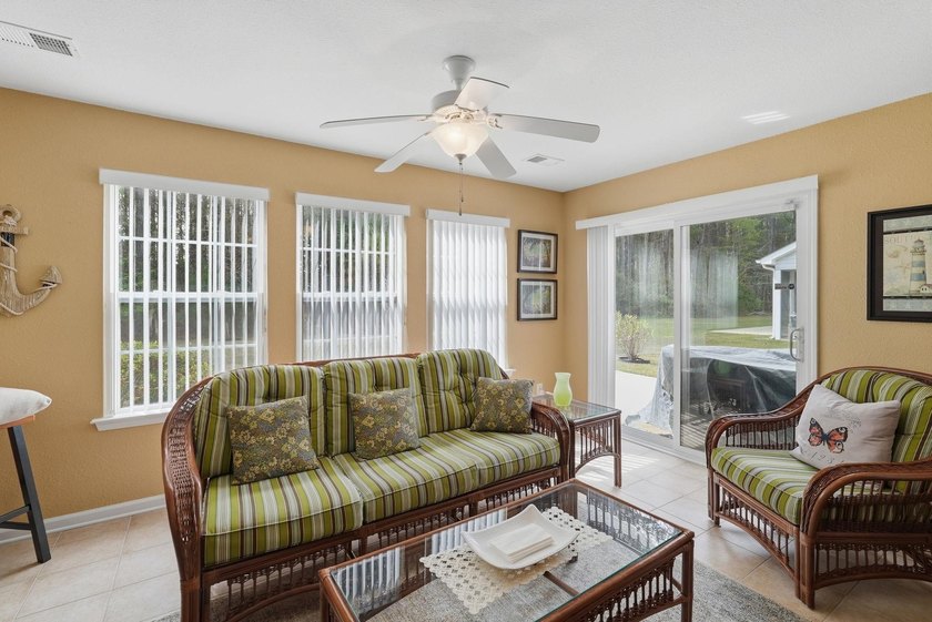 Beautifully FURNISHED, well maintained 3 bed 2 bath ranch with - photo 8