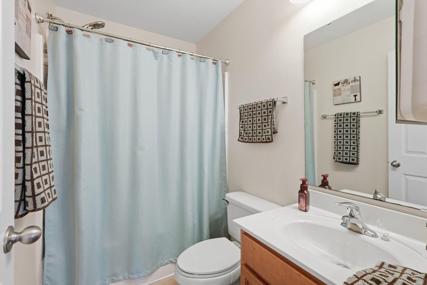 Beautifully FURNISHED, well maintained 3 bed 2 bath ranch with - photo 9