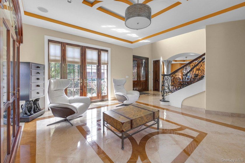 Located in the prestigious enclave of Malba, this extraordinary - photo 3