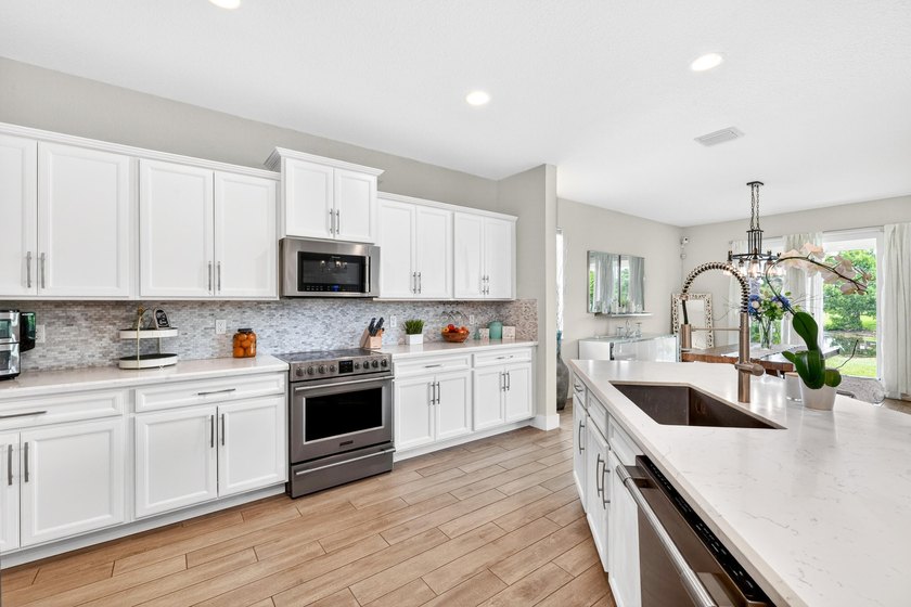 YOU CAN RENT OUT THE PROPERTY IMMEDIATELY! Welcome home to your - photo 15