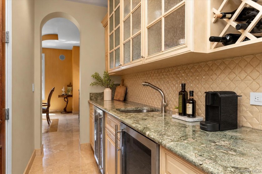 Located in the prestigious enclave of Malba, this extraordinary - photo 8