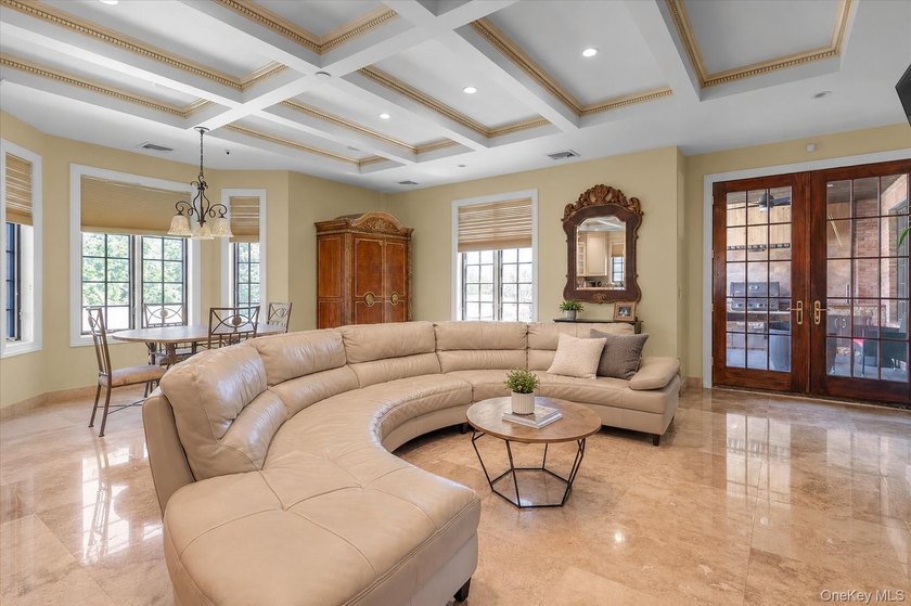 Located in the prestigious enclave of Malba, this extraordinary - photo 9