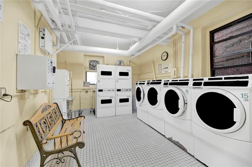 Welcome to this move-in ready first-floor studio co-op, offering - photo 23