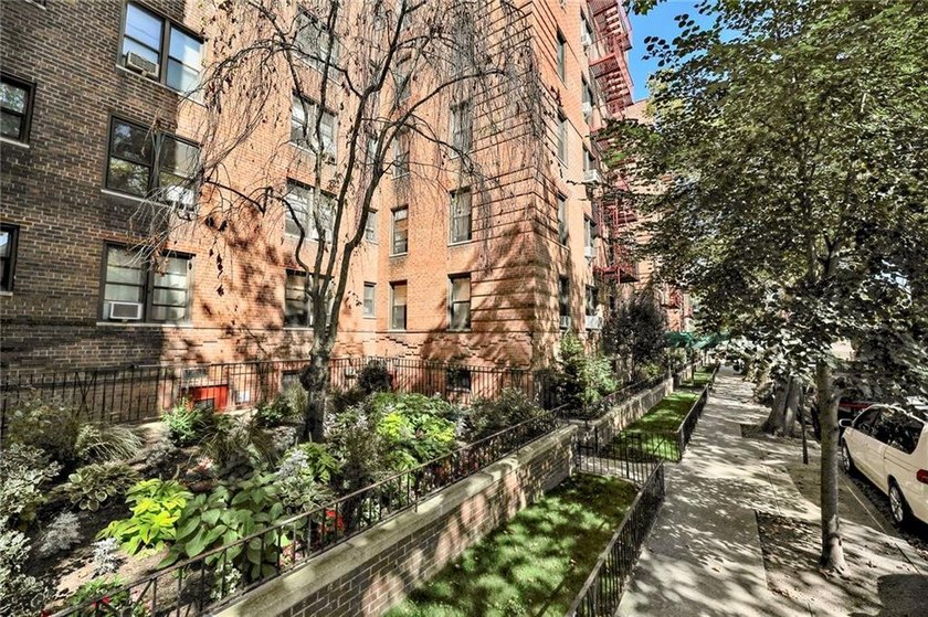 Welcome to this move-in ready first-floor studio co-op, offering - photo 26
