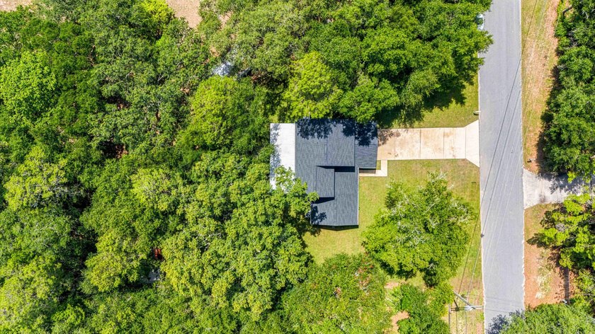 Private, well-kept 4BR/2.5BA home on a spacious lot in Magnolia - photo 3