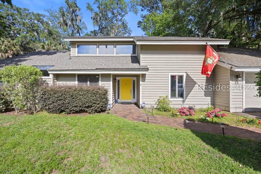 No HOA and MINUTES away from Historic Old Town Bluffton! The - photo 2