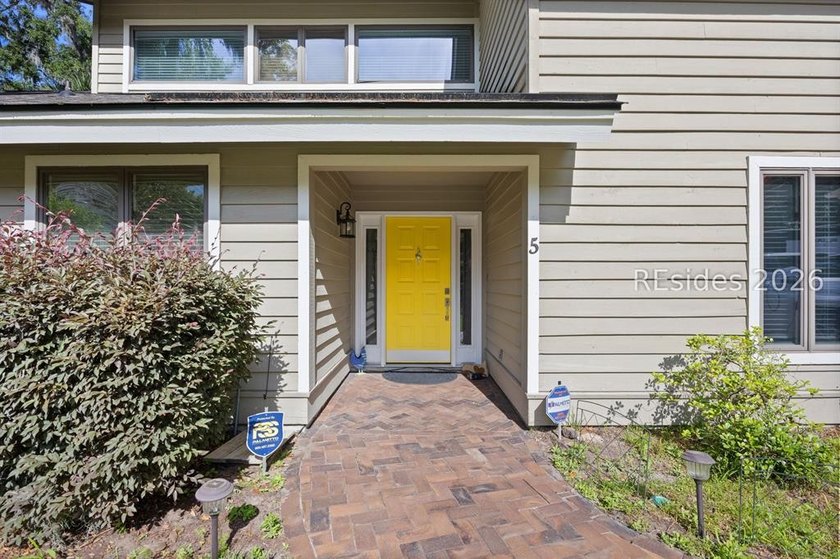 No HOA and MINUTES away from Historic Old Town Bluffton! The - photo 4