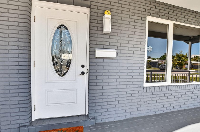 Exceptional 3BR/2BA home (2,332 sqft) in Boca with A-rated - photo 4