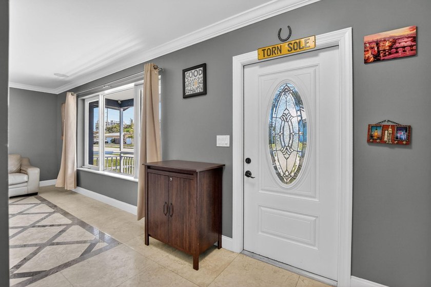 Exceptional 3BR/2BA home (2,332 sqft) in Boca with A-rated - photo 5