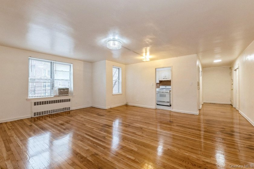Spacious and Sunlit 2-Bedroom Coop in the Heart of Forest Hills - photo 8