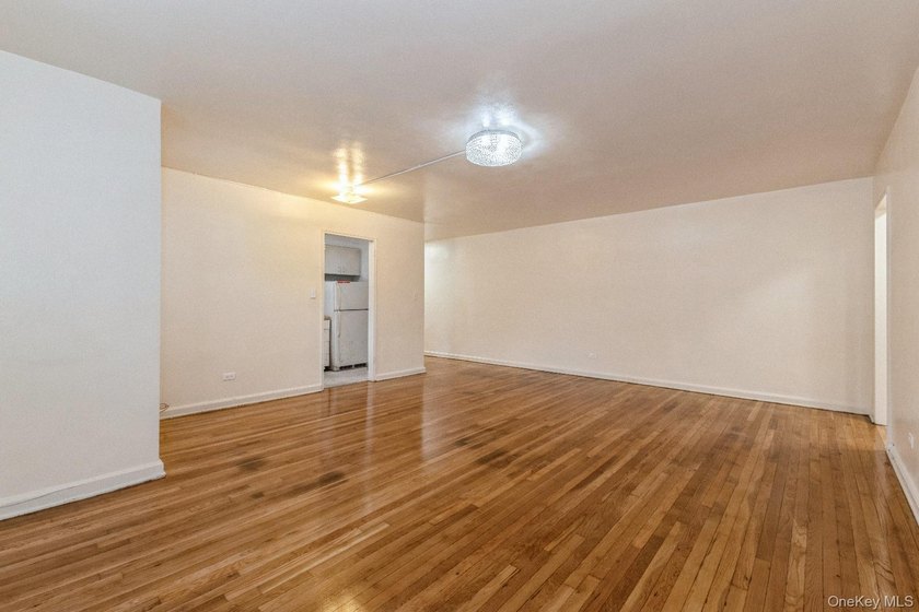 Spacious and Sunlit 2-Bedroom Coop in the Heart of Forest Hills - photo 9