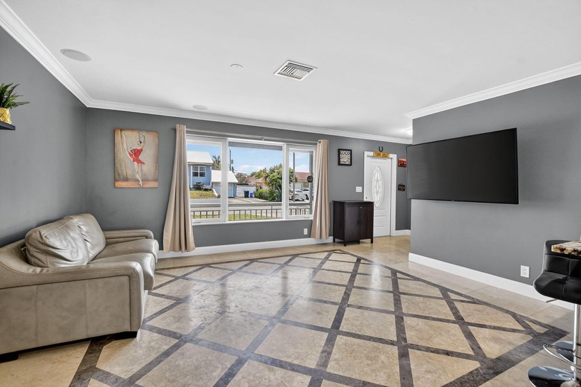 Exceptional 3BR/2BA home (2,332 sqft) in Boca with A-rated - photo 9