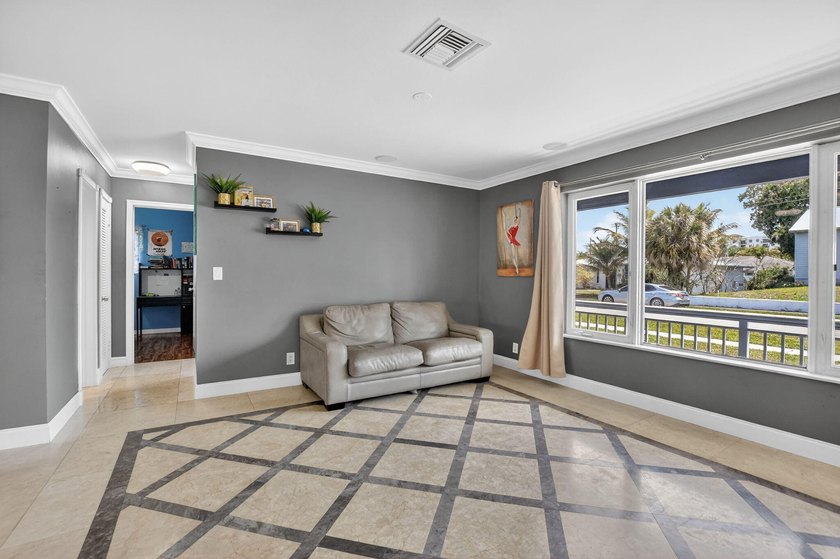 Exceptional 3BR/2BA home (2,332 sqft) in Boca with A-rated - photo 10