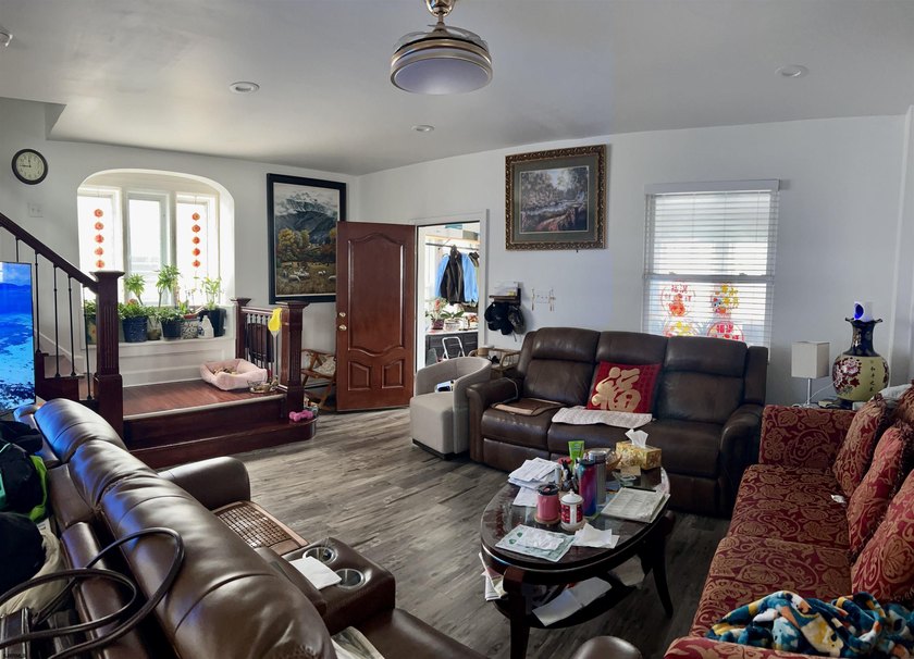 Exceptional opportunity to own a fully renovated legal triplex - photo 8