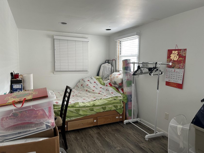 Exceptional opportunity to own a fully renovated legal triplex - photo 10