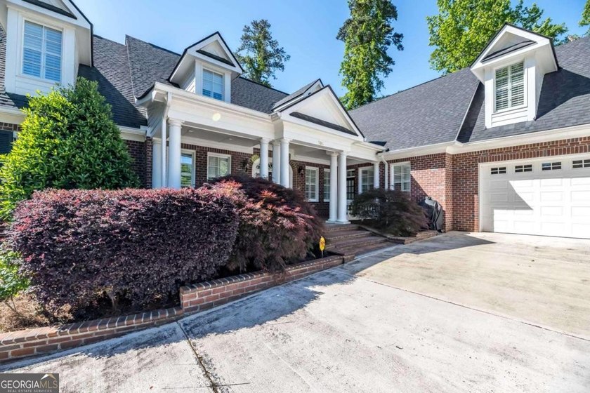 Custom-built home. Winding staircase &amp; grand foyer. Huge master - photo 7