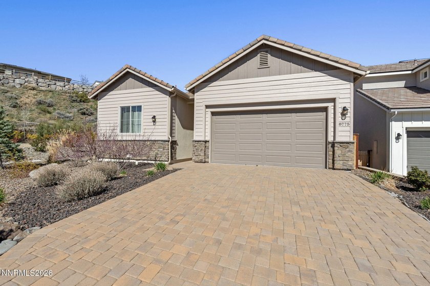 MOTIVATED SELLERS!! Built in 2021, this highly upgraded - photo 2