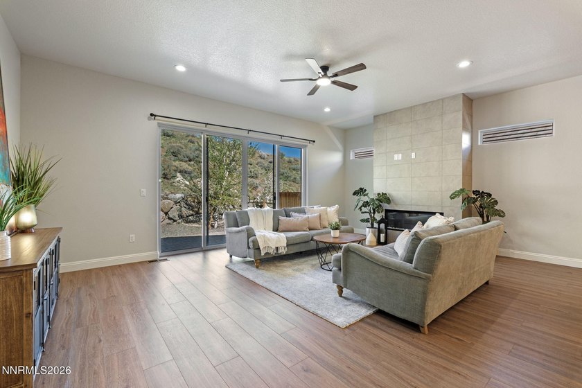 MOTIVATED SELLERS!! Built in 2021, this highly upgraded - photo 6